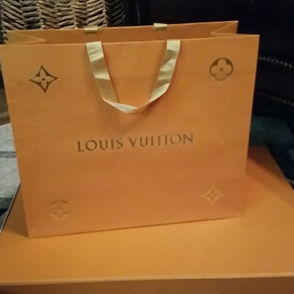 LOUIS VUITTON BAG (  Limited Holliday Edition)
